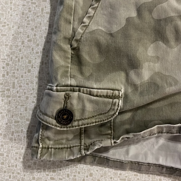 Camouflage cargo shorts - Picture 4 of 4